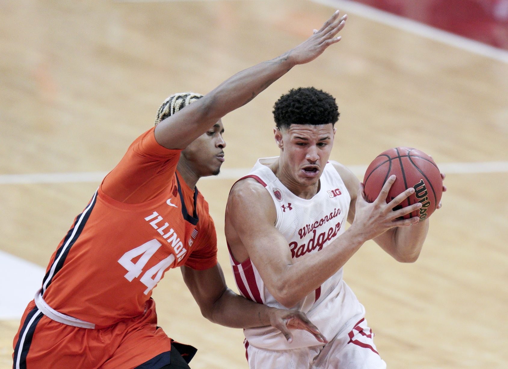 Illinois 74, UW 69